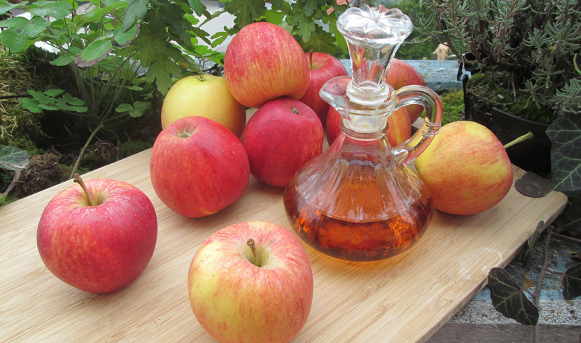Namesto alkohola v napitku lahko uporabimo naraven domač jabolčni kis